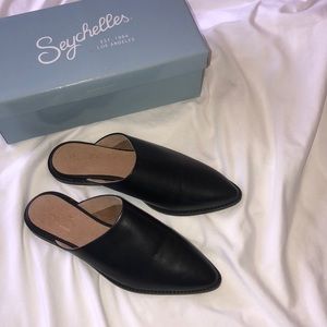 Seychelles impersonate Mules